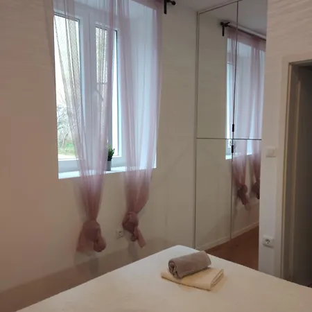 Lux Arena Ema * Pula