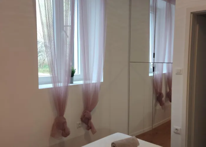 Lux Arena Ema * Pula